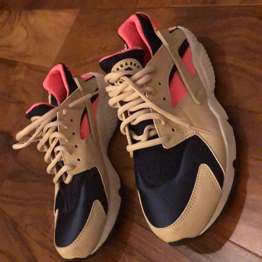 Women’s Air Huarache by Nike